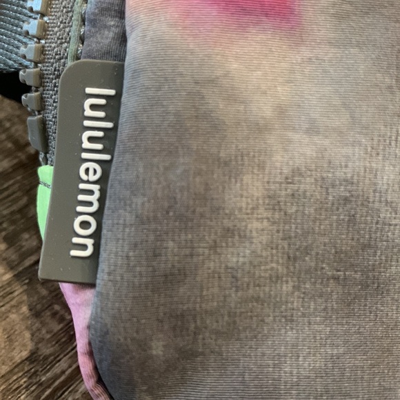NWT lululemon belt bag 1L - Picture 4 of 5